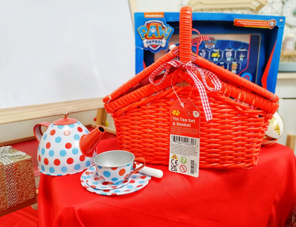 festive-gift-guide-for-kids-tea-set